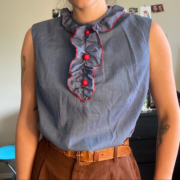 Sleeveless Vintage Blouse - Picture 2 of 9